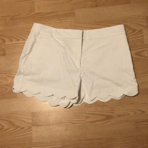 LOFT Pants - LOFT SCALLOPED WHITE SHORTS SIZE 6